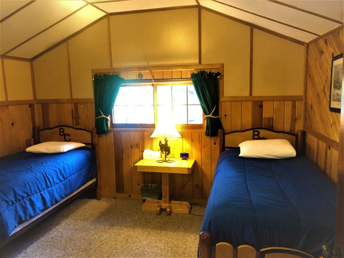 Bill Cody Ranch Hotel Buitenkant foto
